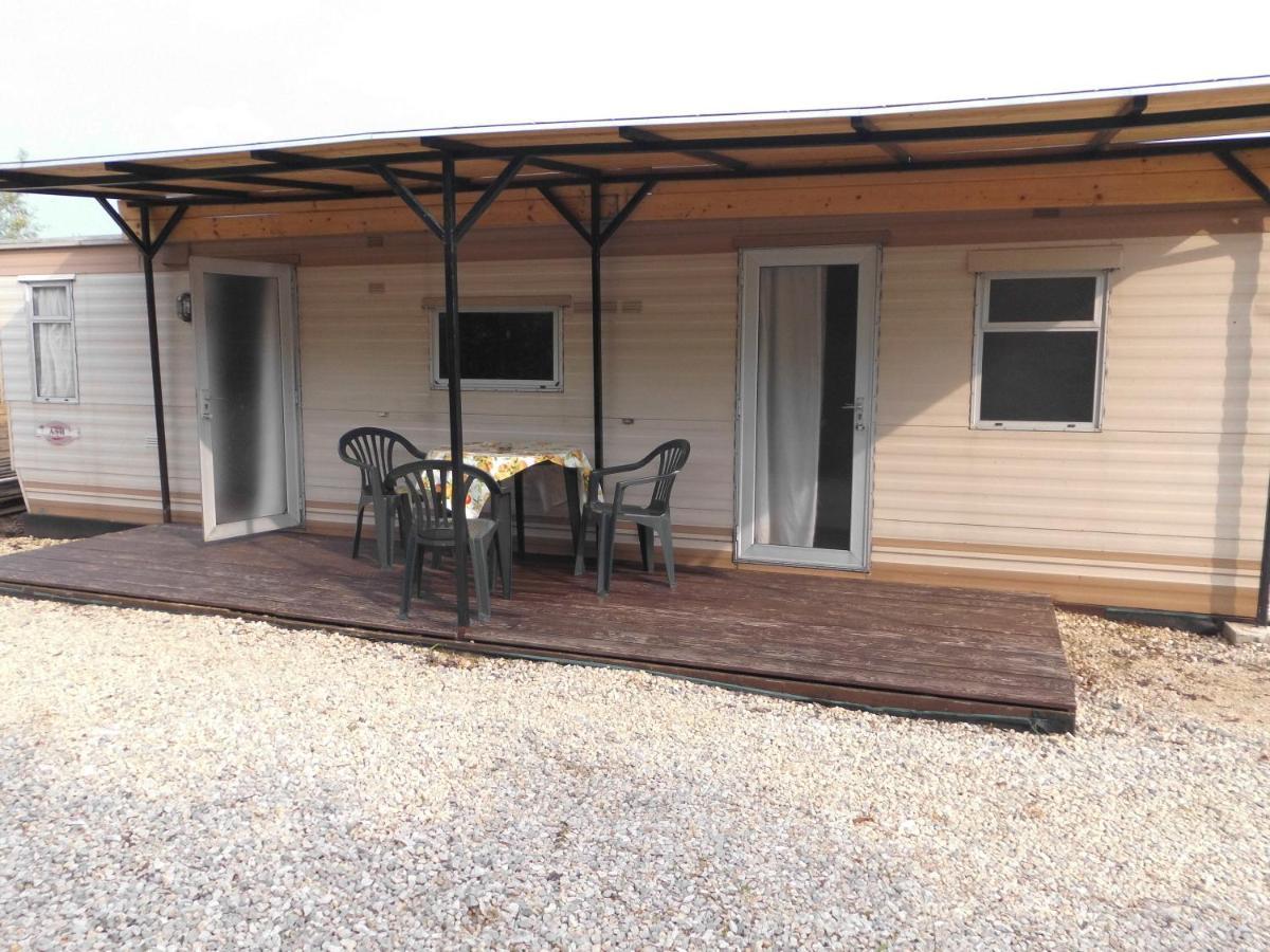 Kenge Apartmanok Balatonszárszó Exterior foto